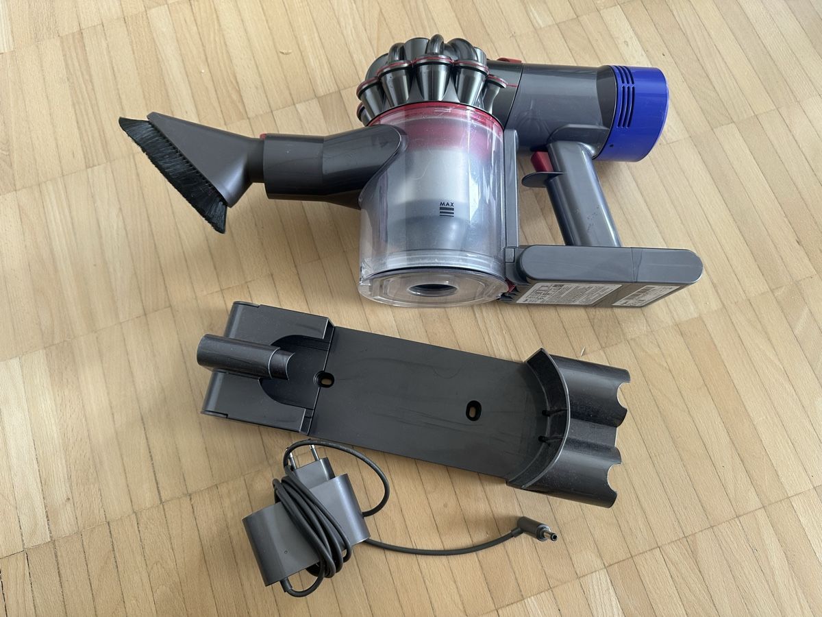Dyson Aspirapolveri & Accessori: Dyson v8 – Usato da Bulle venduto da Quatre_poissons