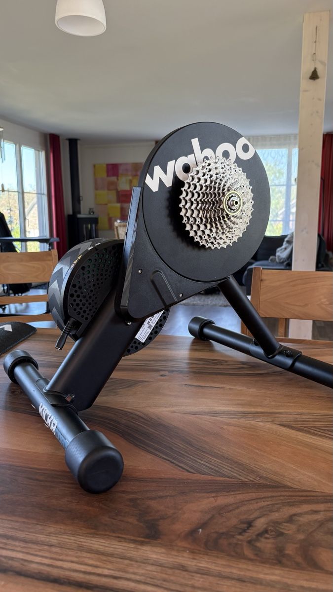 Wahoo Hometrainer: Wahoo Kickr Core mit Ritzel – Nuovo (secondo la descrizione) da Rifferswil venduto da mat_b89w 1