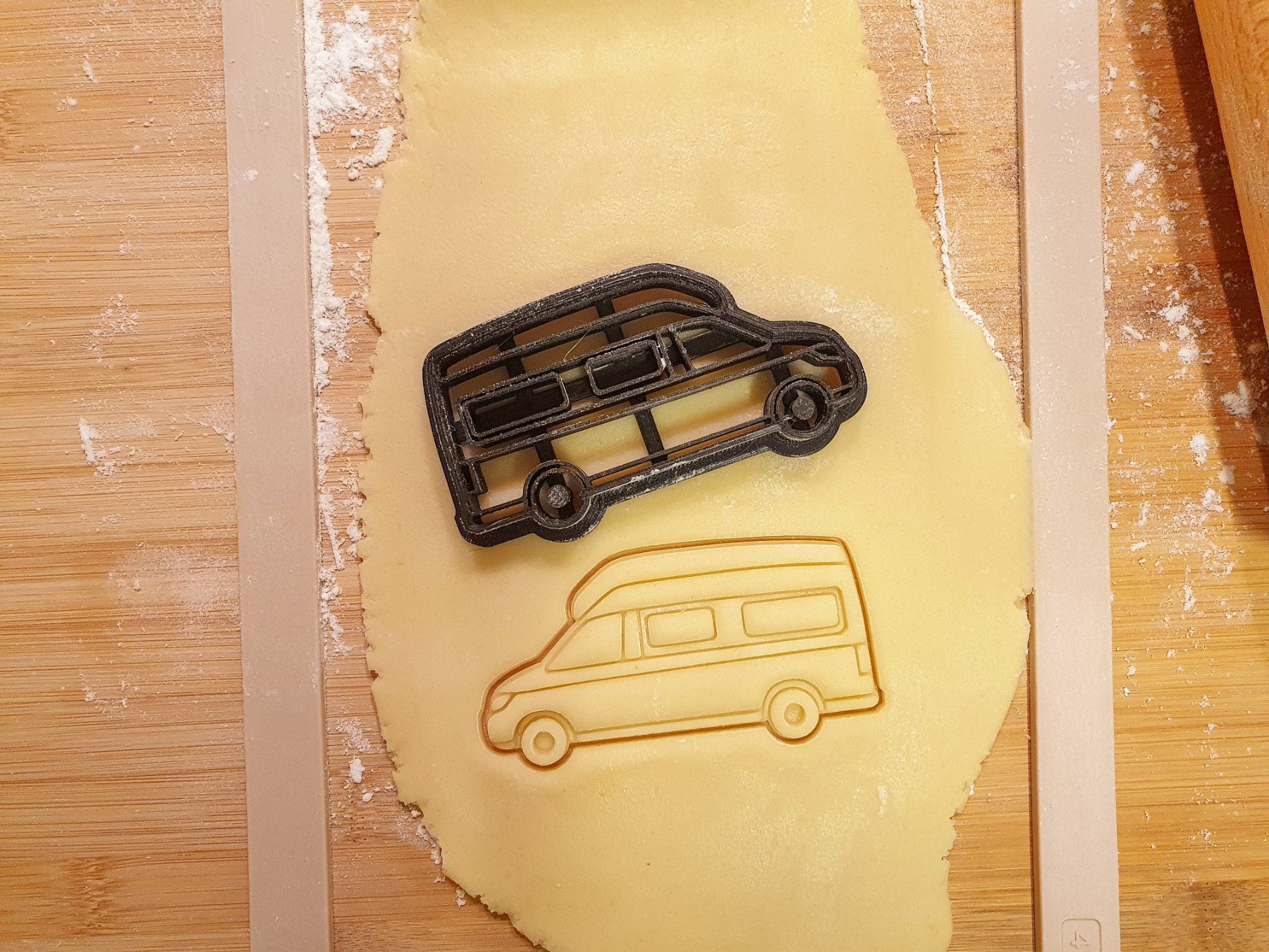Teglie da forno: Ausstecher VW Grand California – Nuovo (secondo la descrizione) da Grenchen venduto da HUMMER_H1