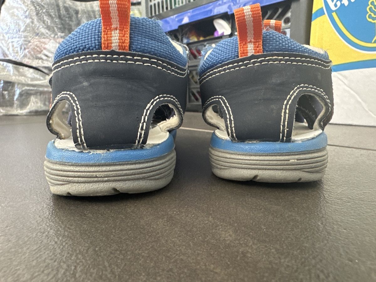 Scarpe per ragazzi: Fila Kinderschuhe/ Sandalen – Usato da Lenzburg venduto da Cowboy2000 2