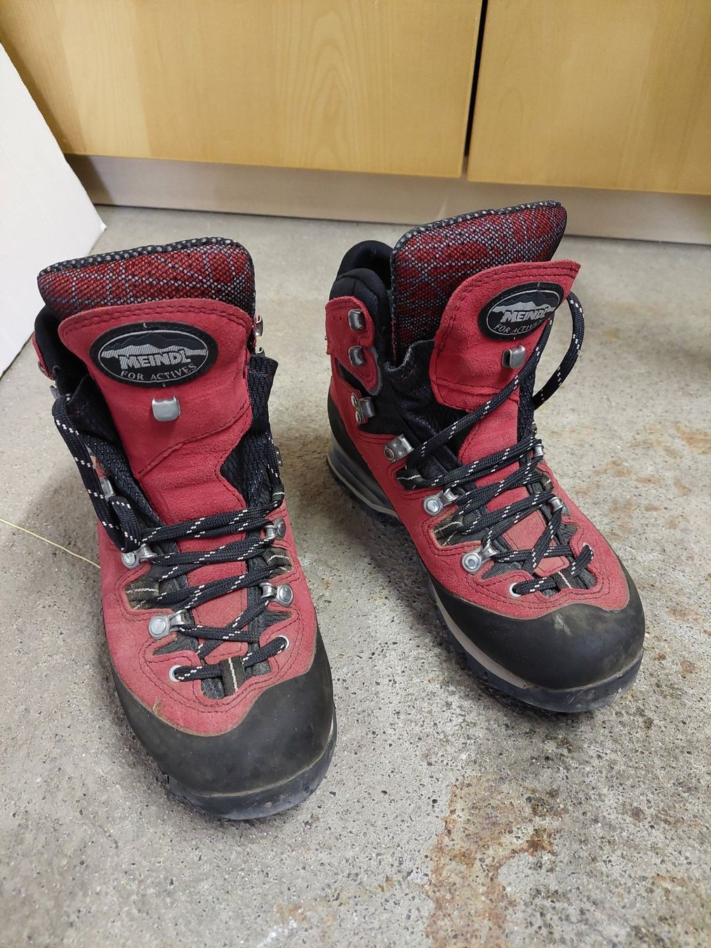 Meindl Herrenschuhe: Wanderschuhe – Gebraucht aus Luzern von costaricarda