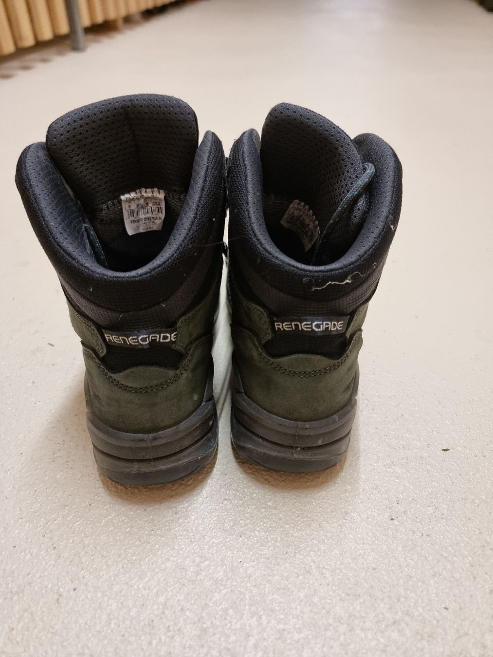 Lowa Damenschuhe: LOWA Renegade – Gebraucht aus Einsiedeln von HabaschCH 1