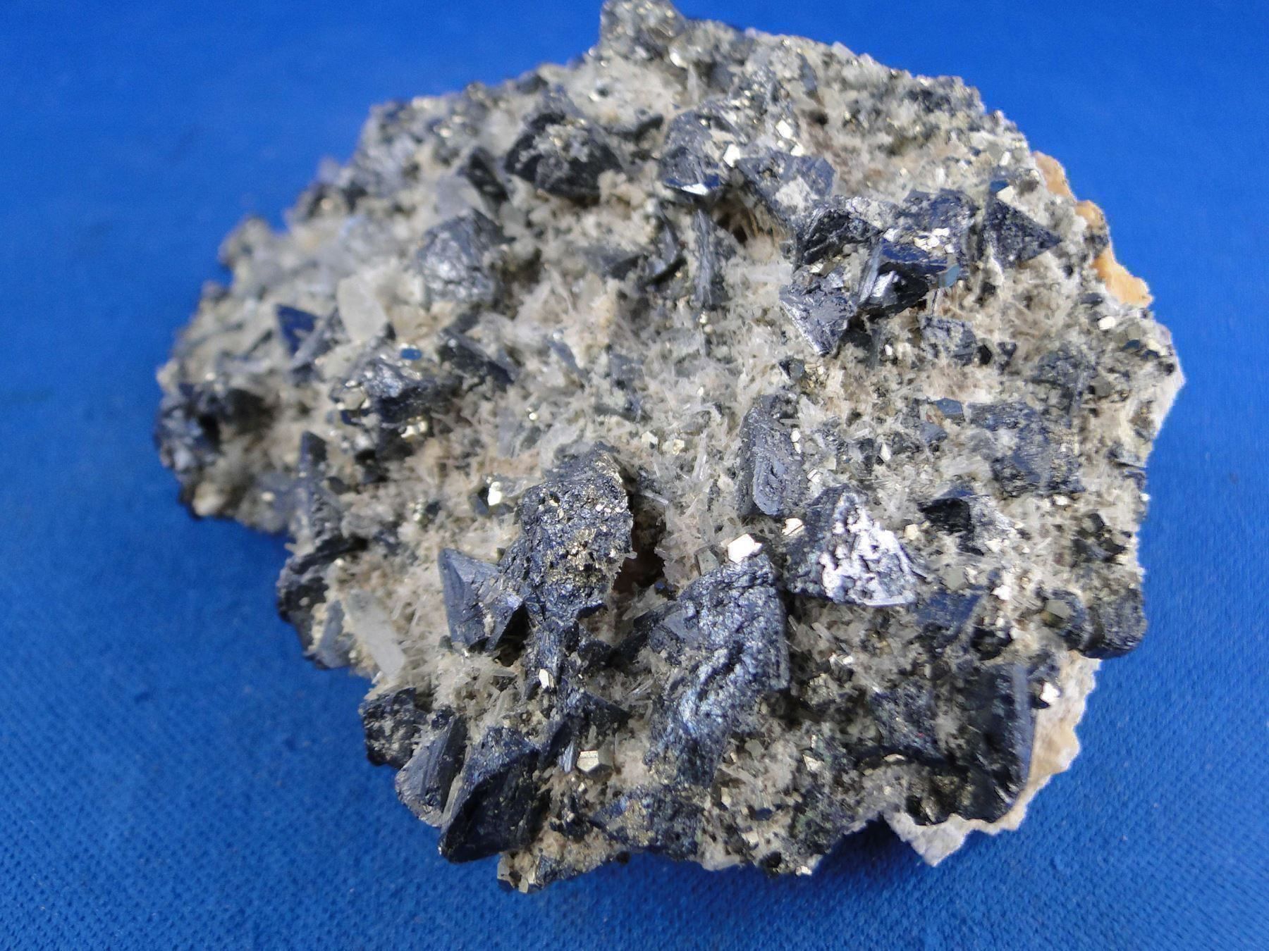 Minerali & Pietre curative: Tetrahedrit mit Pyrit – Usato da Schinznach Bad venduto da Demerald 5