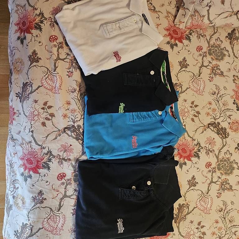 Polo-Shirts: Lot de 4 polos Superdry L – Gebraucht aus Lonay von Turchinu