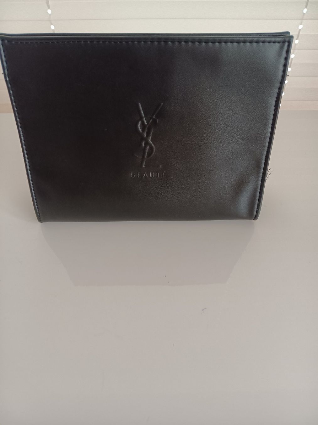 Saint Laurent Custodie per cosmetici: YSL Neu Original Kosmetiktasche in Schwarz QCR Code Elegant – Nuovo e nell'imballaggio originale da chur venduto da sieger911