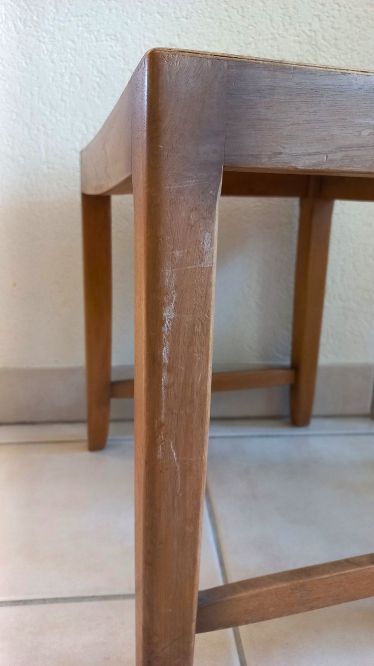 Sgabelli: Vintage dänischer Hocker mit Inschrift, Teak oder Buche – Usato da Bévilard venduto da Orscha 7