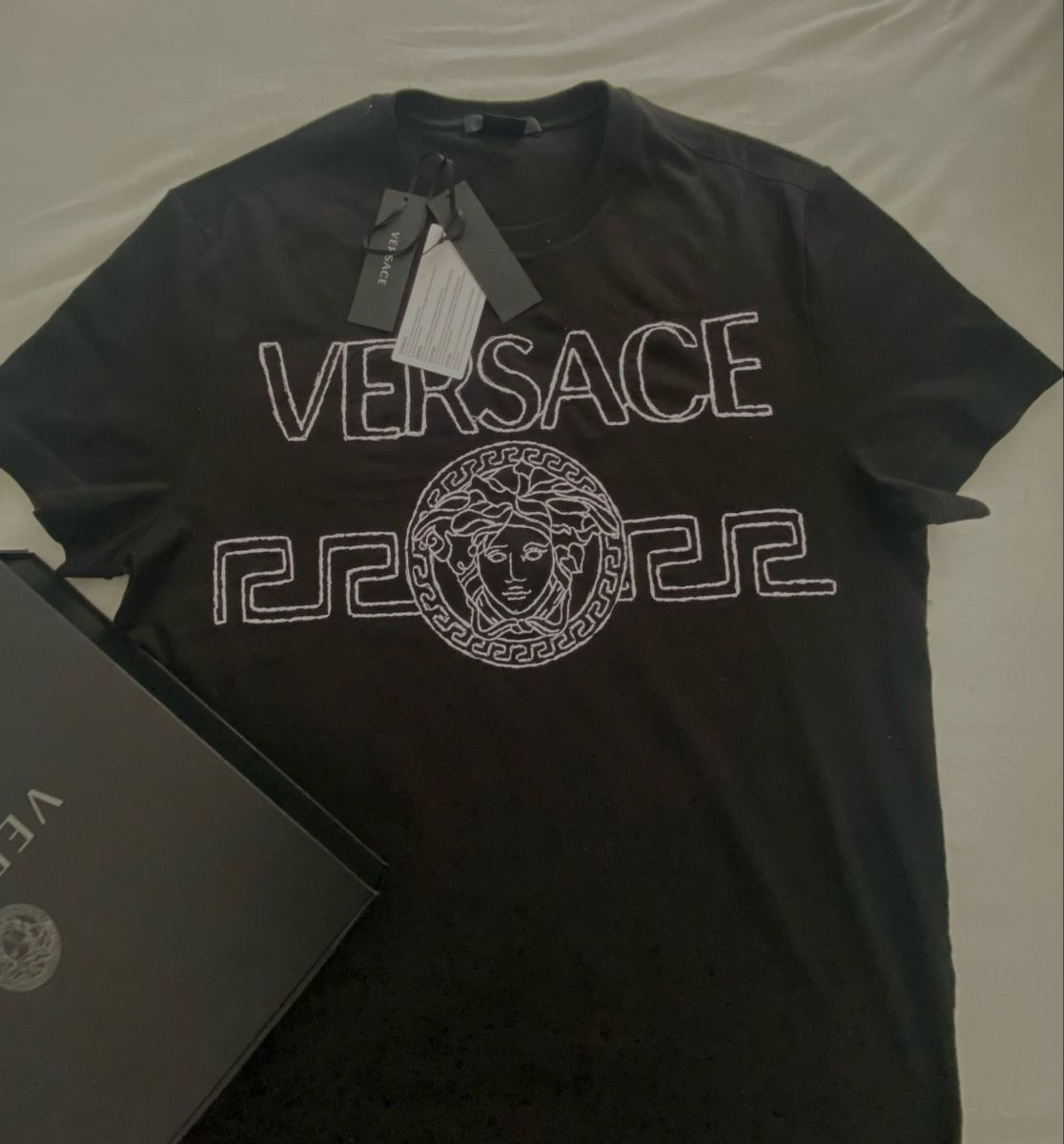 Versace T-shirt: Versace Tshirt – Nuovo (secondo la descrizione) da Biel/Bienne venduto da sou_t9dm