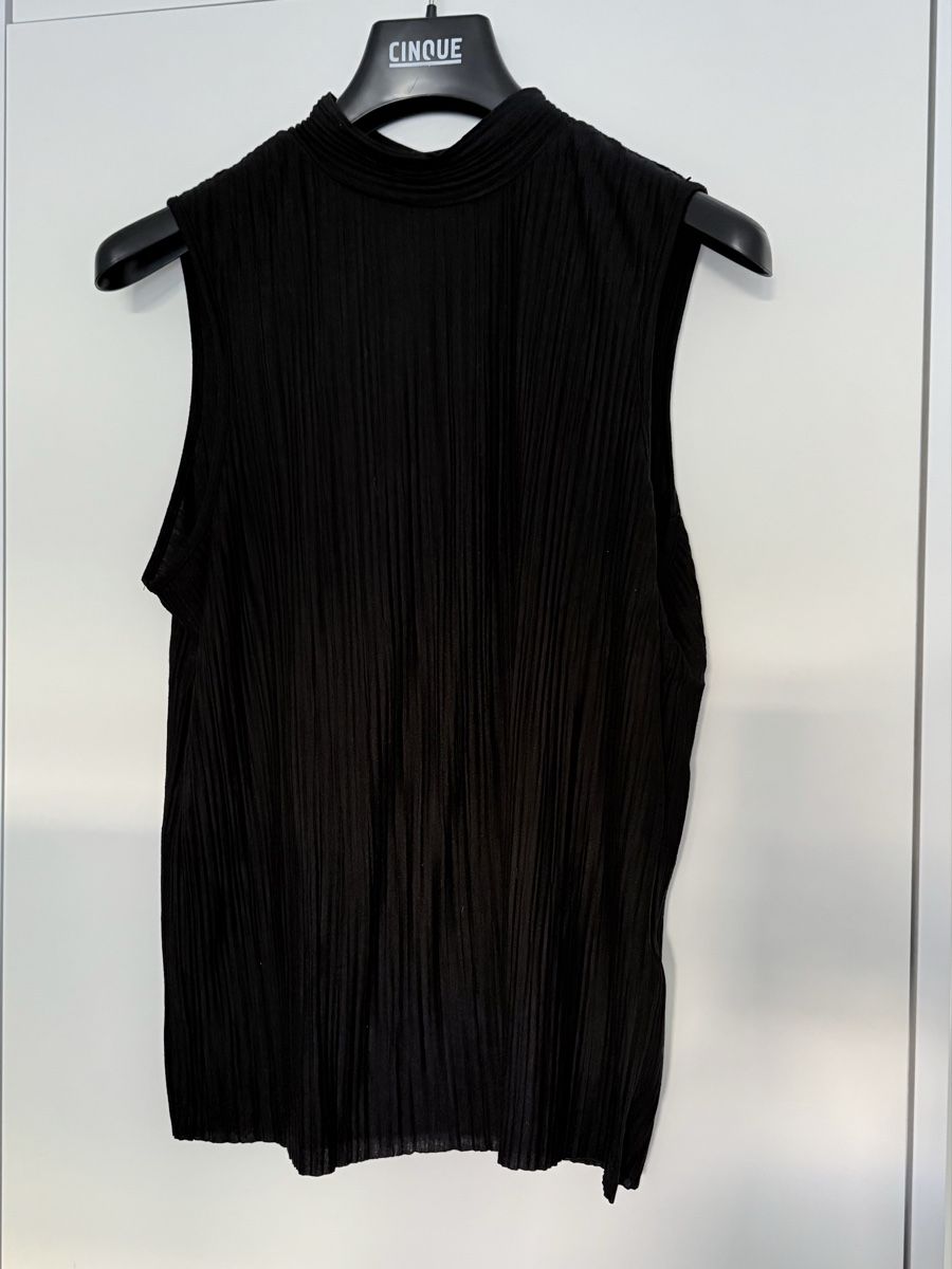 Vero Moda Top: Schwarzes Rip Top Vero Moda – Nuovo (secondo la descrizione) da Baden venduto da jmrtens