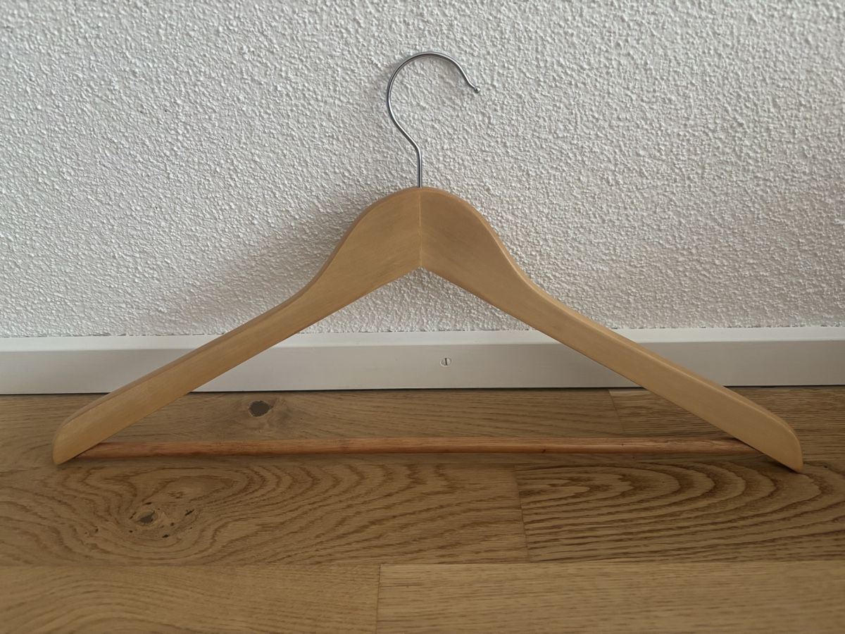 Kleiderbügel: 3 Holz-Kleiderbügel – Neu (gemäss Beschreibung) aus Zug von volpo6300 2