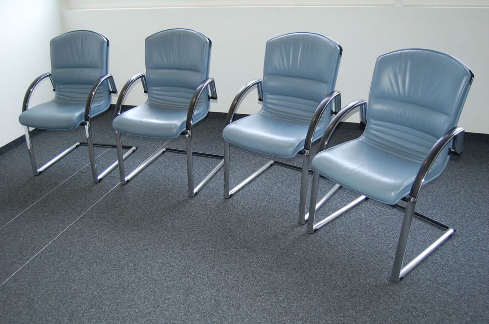 Büro Mit Schreibtisch, Freischwinger … - Bild Kaufen - 700509 Image