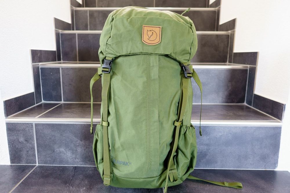 Buy Fjällräven Kaipak 28 pine green from £136.95 (Today) – Best Deals