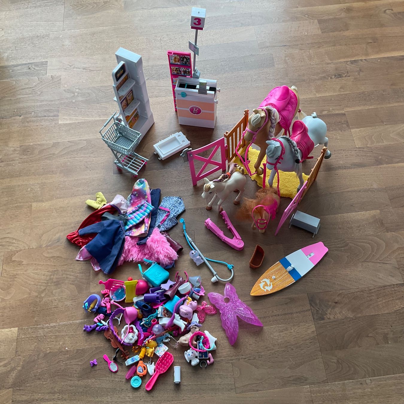 Giocattoli: Grosses Barbipaket – Usato da Wattwil venduto da Marlan3