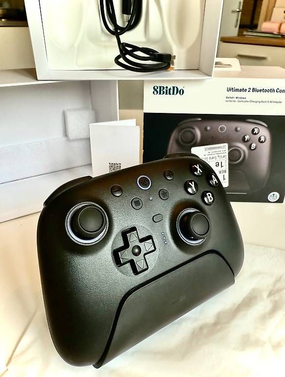 8BitDO Manettes: 8BitDo Ultimate Bluetooth 2 Controller+Ladestation Neu – Neuf avec emballage d'origine à Rüfenacht BE par Caroly_Evora 3
