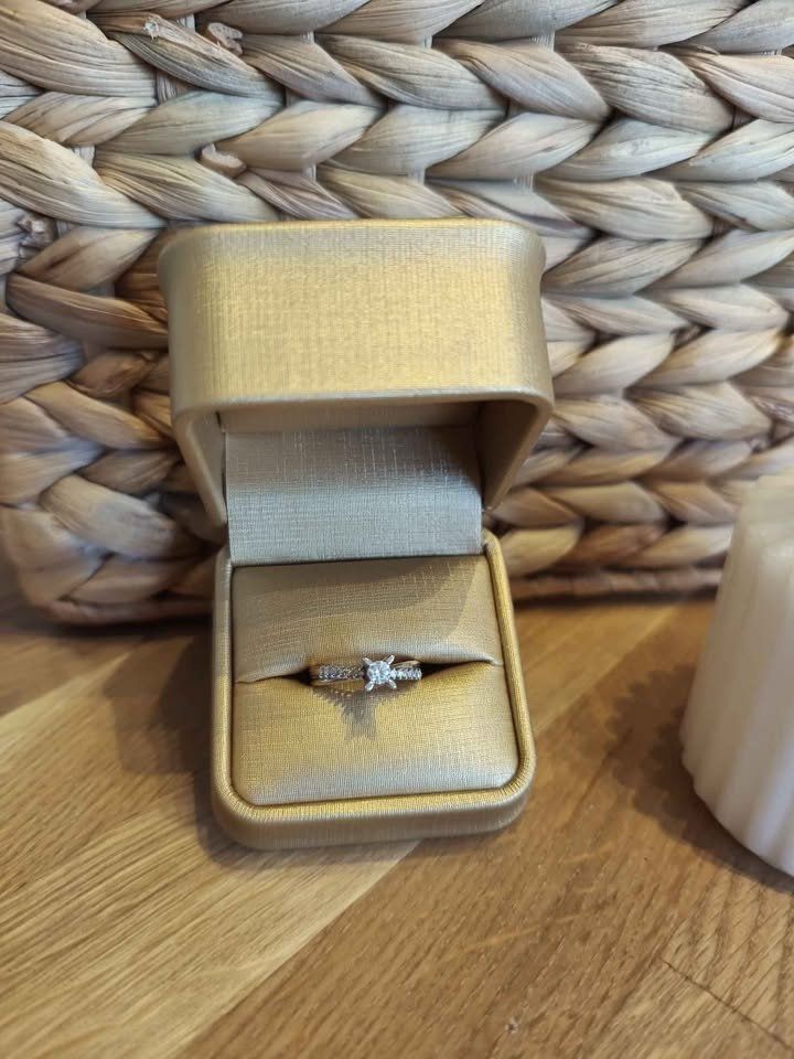 Ringe: Neu Natural Diamond Ring 18K Gold - Twisted style – Neu und originalverpackt aus Birmensdorf ZH von Nanu-R 4