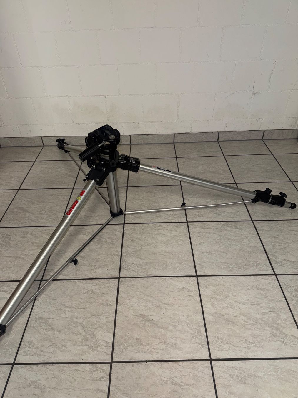 Manfrotto Stative & Stativköpfe: Manfrotto Stativ 161 und Kopf 160 – Gebraucht aus Kaiseraugst von Drasa