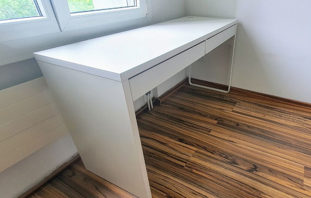 Moderner Schreibtisch Mit Schubladen In Weiß & Walnuss – Platzsparend Für Home-Office & Kleine Räume
