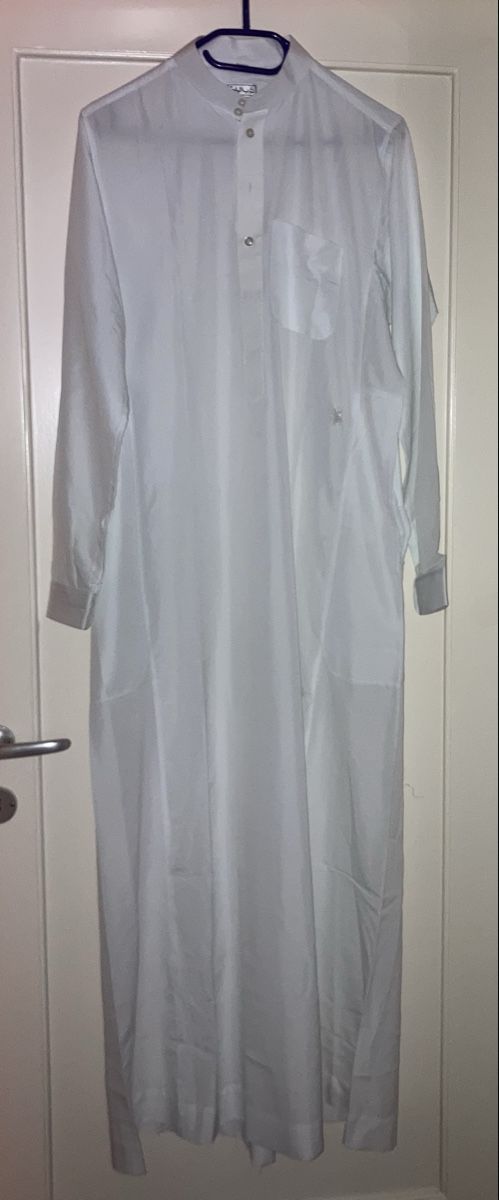 Lotti di vestiti: Traditionelle Männerkleidung der Emirate – Usato da Basel venduto da Imack