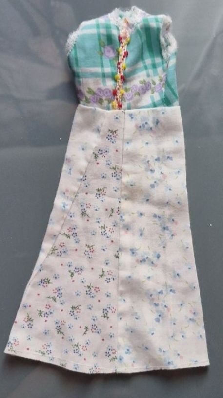 Bambole: Robe pour Barbie – Usato da Couvet venduto da Pioune