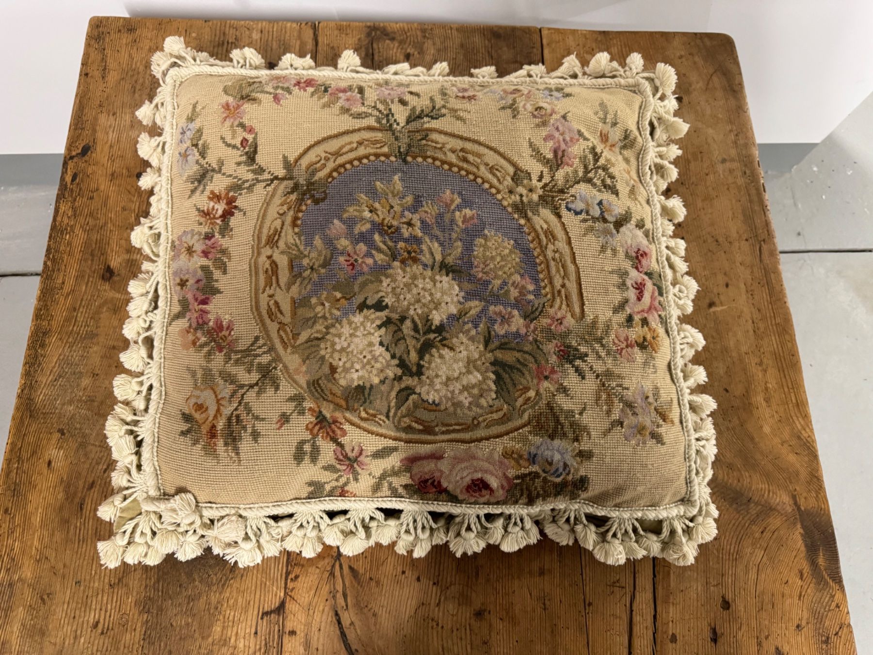 Cuscini: French Victorian Rosas Drape Floral Pillow Set – Usato da Gsteig b. Gstaad venduto da Auctionly 1