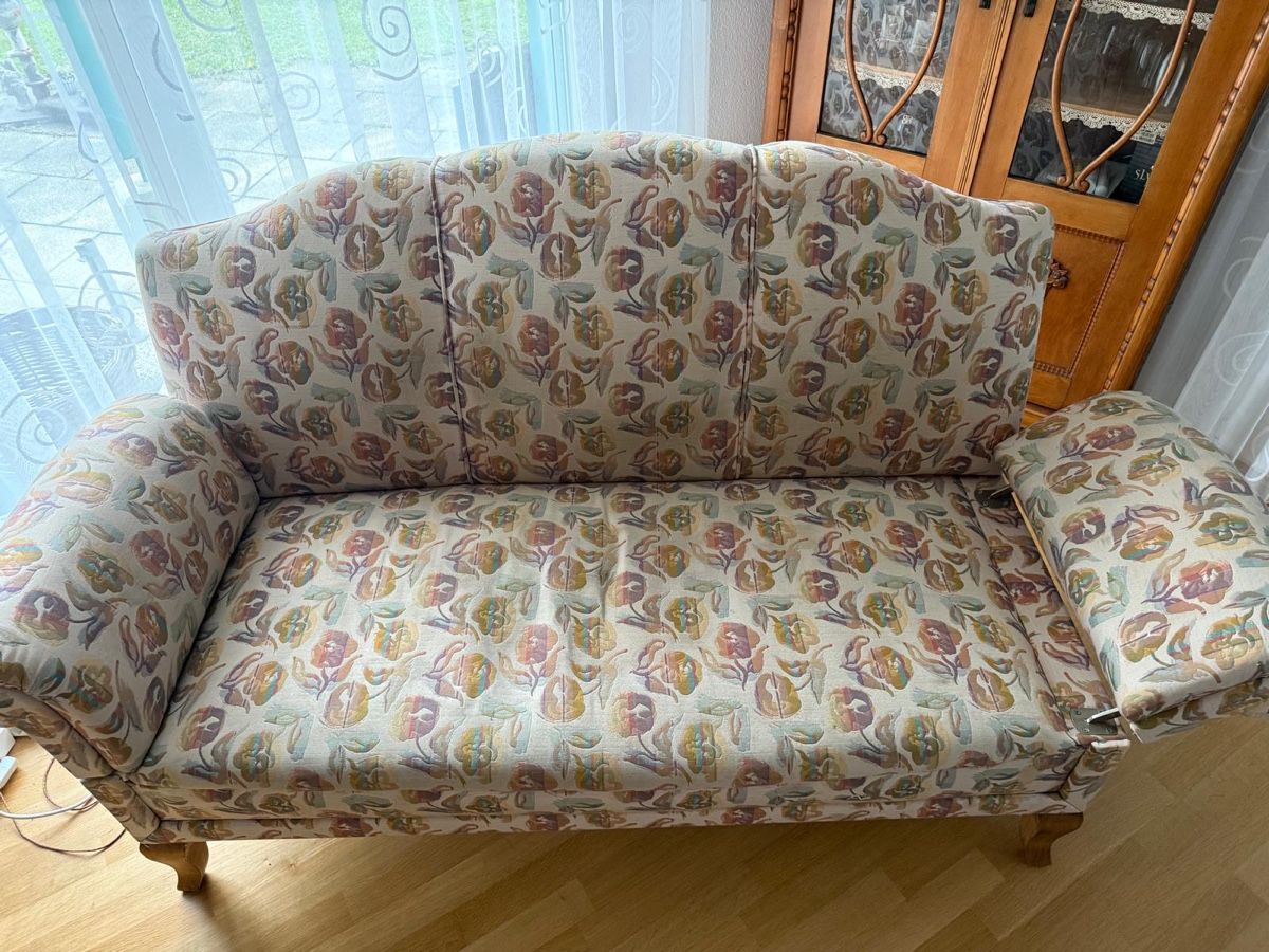 Sofas: Sofa mit Blumenmuster, 2-plätzig, Vintage Look – D'occasion à Ormalingen par zweitakter