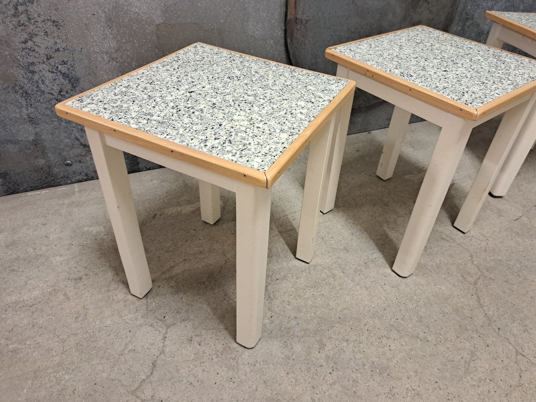 Sgabelli: 4 alte Holz Hocker Taburettli Schemel – Usato da Belp venduto da deal-now 1