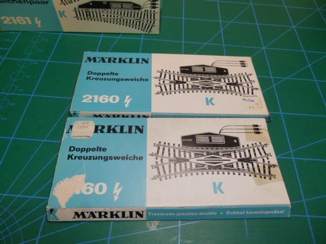 MARKLIN, HO, VOIE M. Ref 5221. Paire d'aiguillages à commande manuelle