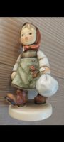 Goebel Hummel Figur Mädchen "Grossmutter wartet"