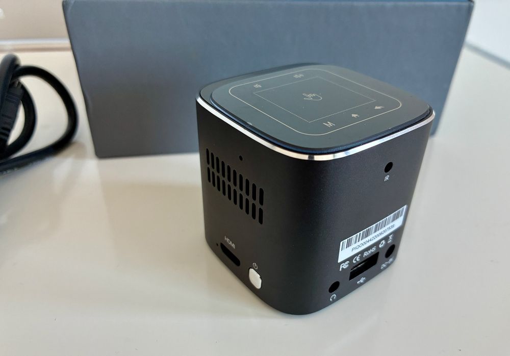 Vidéoprojecteurs: PIQO Smart Mini Projektor - Heimkino für unterwegs! – D'occasion à Zürich par tersus1981 5