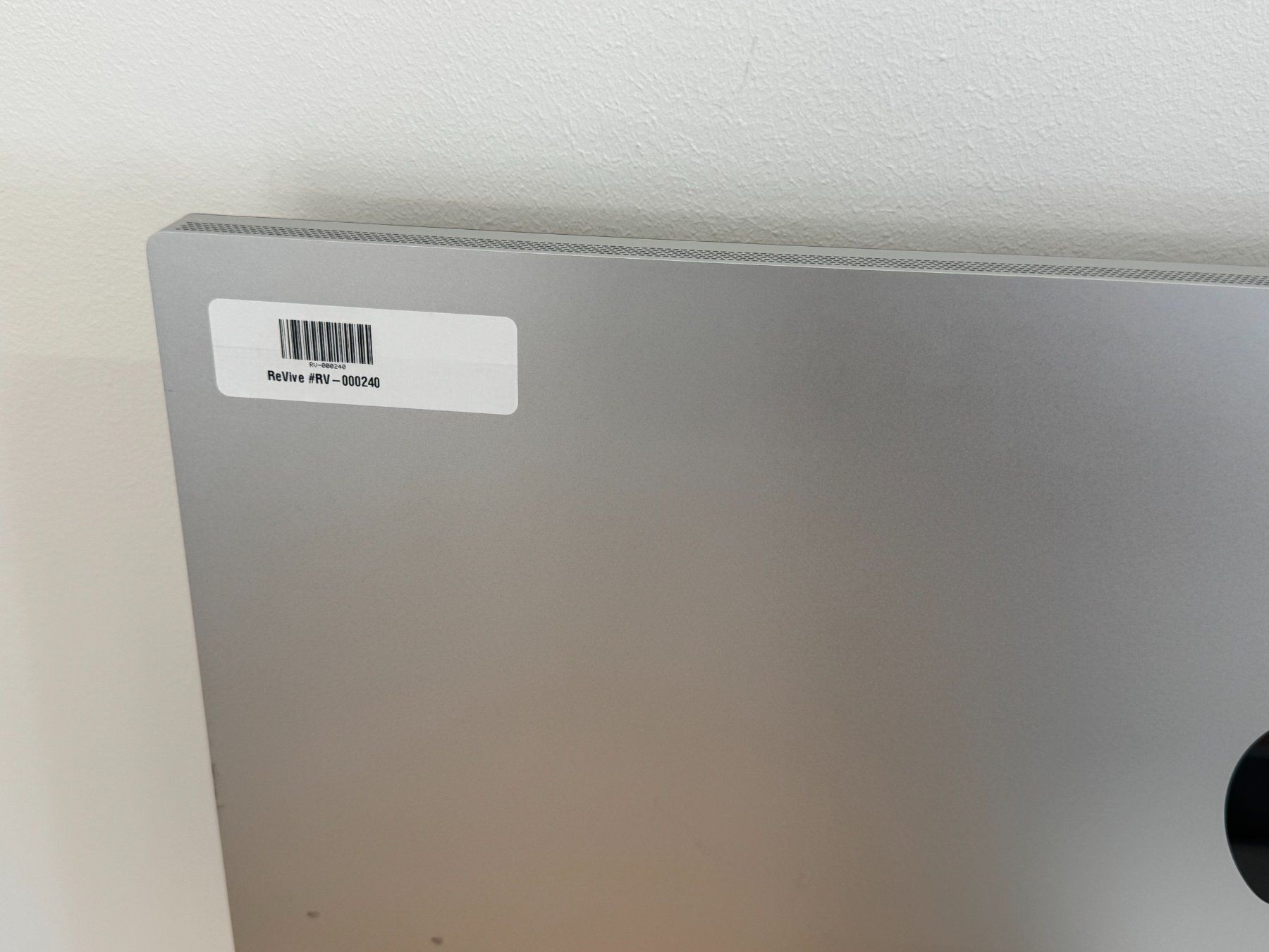 Apple Ecrans: Apple Studio Display 27' Zoll mit Kabel DEFEKT – Défectueux à Ebmatingen par Revivetrade 3