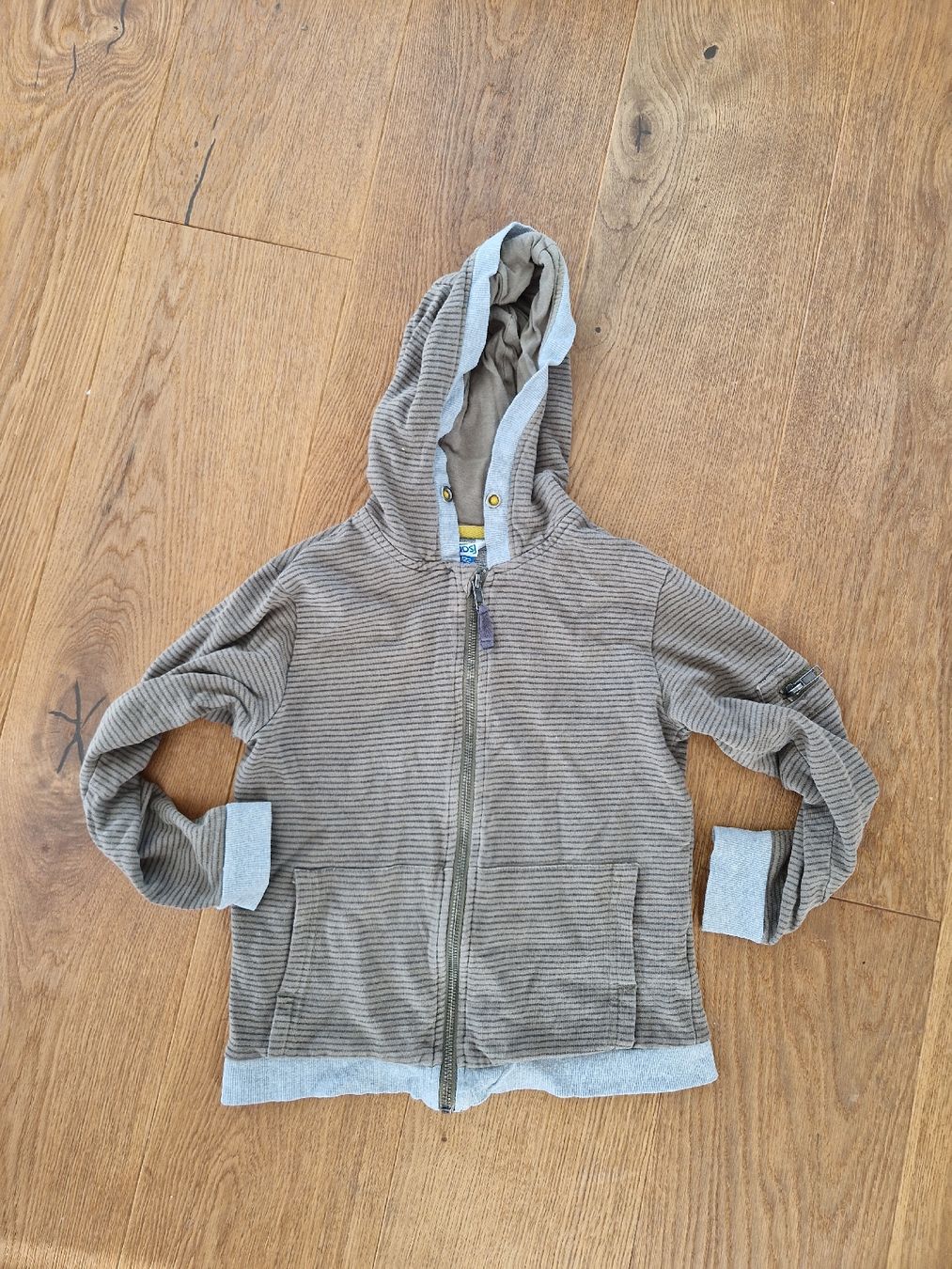Maglioni & Felpe: Kapuzenpullover Kids Grösse 122 – Usato da Eschenbach SG venduto da SanFranciscoCalifornia