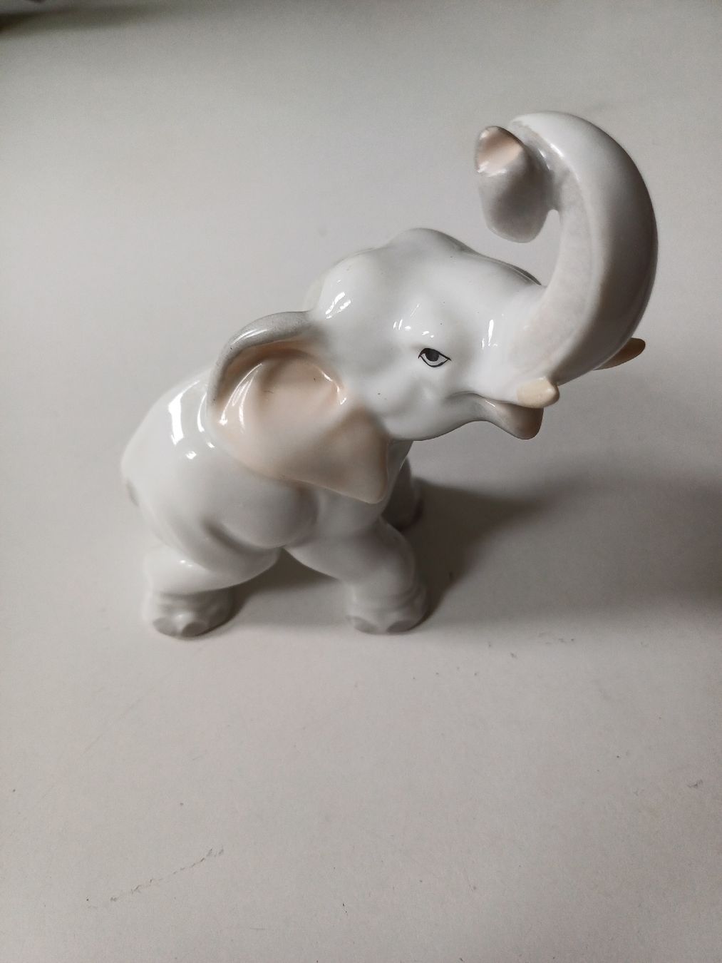 Herend Statuette: Herend Porzellan Elefant, Makellos  – Nuovo (secondo la descrizione) da Zürich venduto da Avocadokern 1