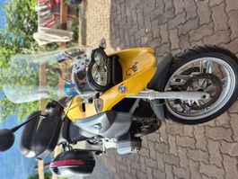 Moto BMW jaune en bon état