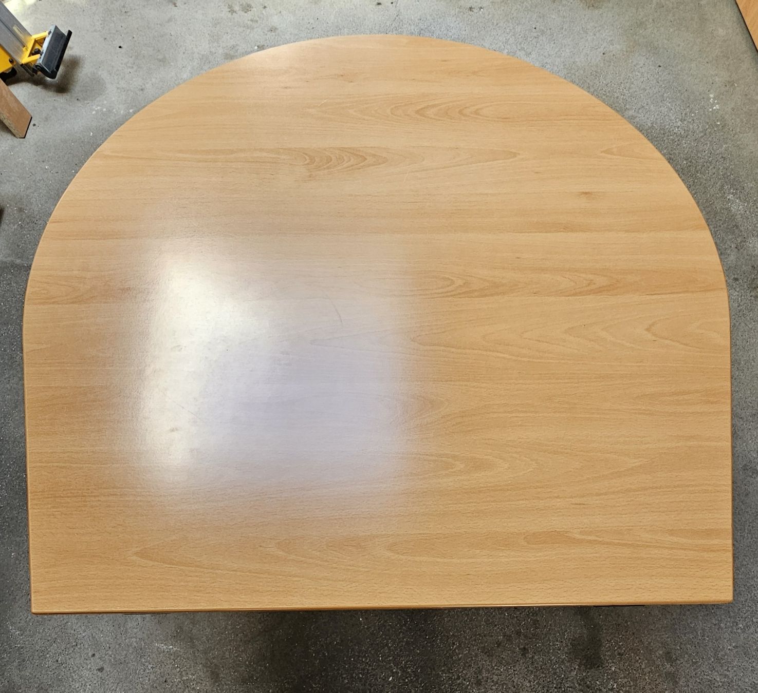 Schreibtische: Table de bureau – Gebraucht aus Flendruz von Jonas2002 2
