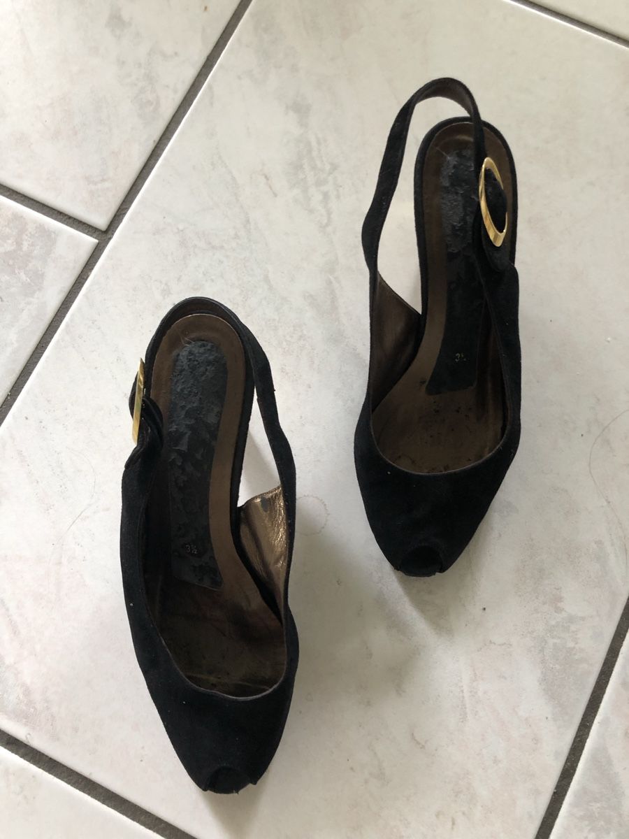 Kaiser Damenschuhe: Schwarzer Pumps mit goldigem Absatz und Schnalle – Gebraucht aus Solothurn von Congela