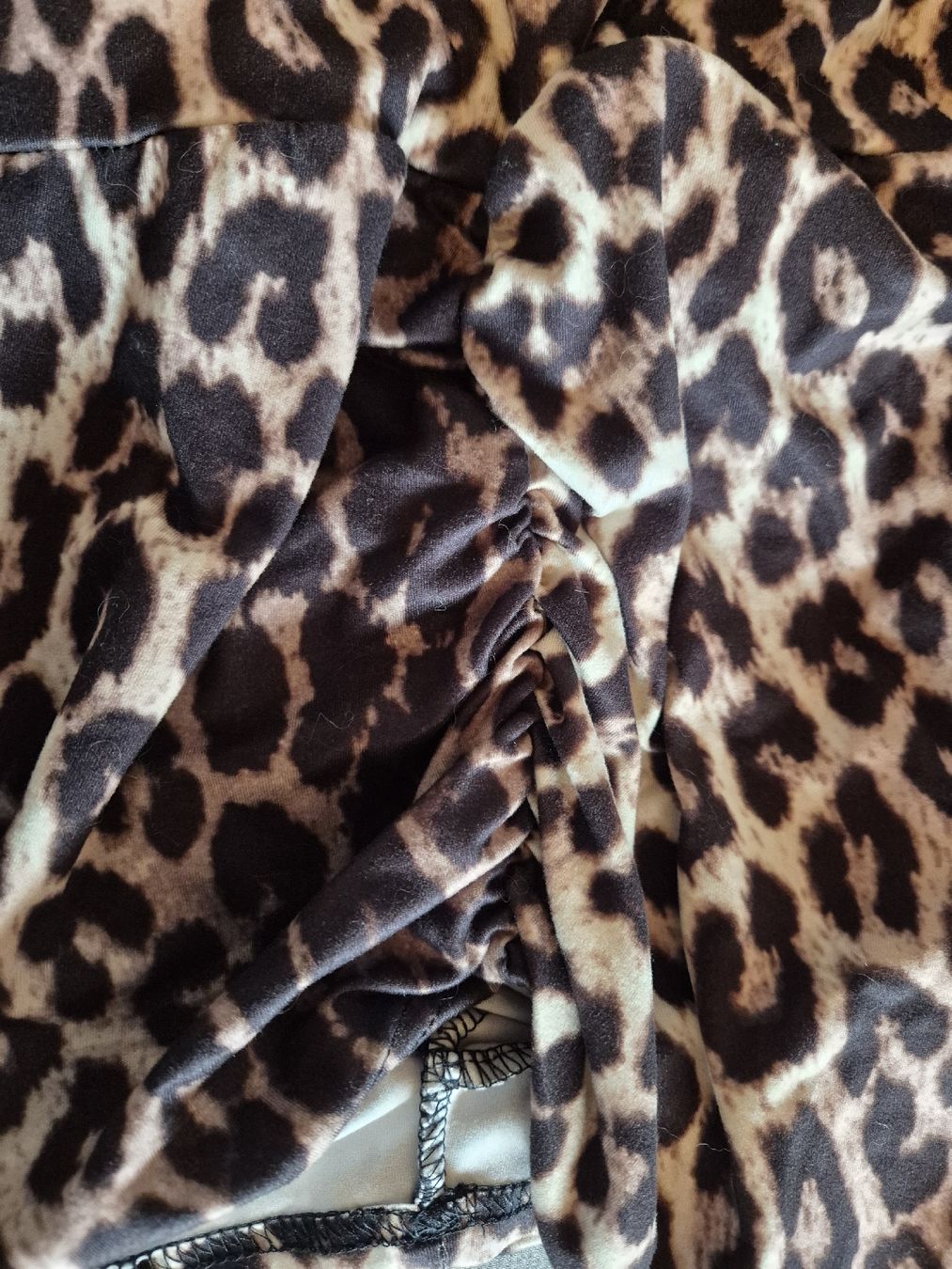 Pantaloni: Leoprint Shorts, High Waist, Größe M – Usato da Balterswil venduto da bischoftanja 2