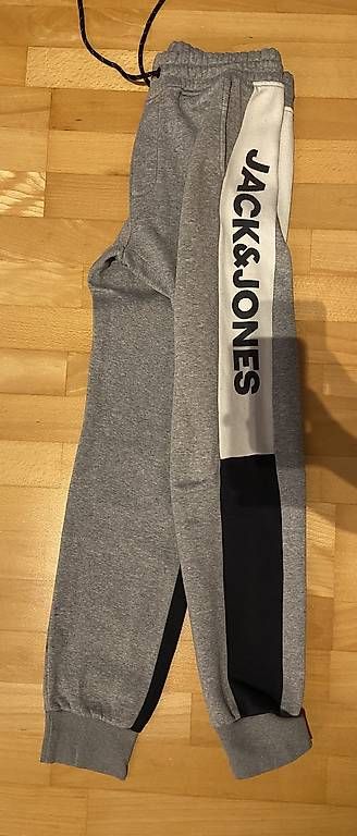Lotti di vestiti: Trainer Jack & Jones – Usato da Staufen venduto da Shapi 2