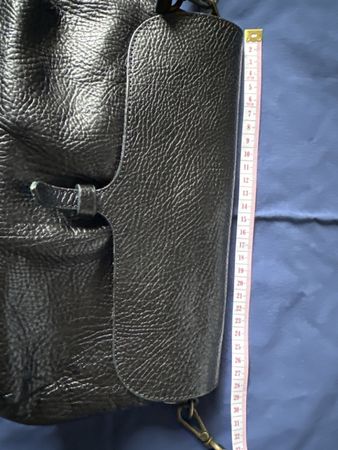 Sac à main en cuir noir souple – élégant et pratique