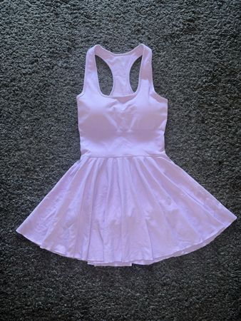 LILA FITNESSKLEID, SPORTKLEID MIT SHORTS GR.S💜