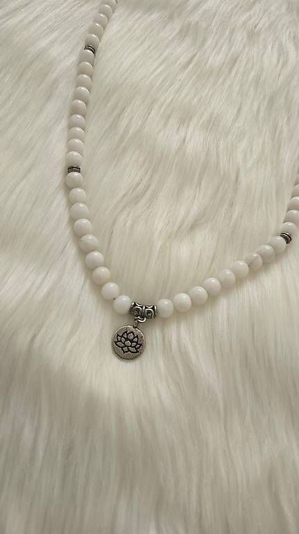 Catenine: Collier agate blanche – Usato da Cheseaux-Lausanne venduto da Ana_Gandarinho 1