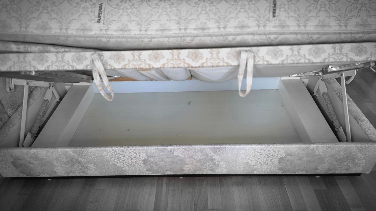 Lits: Bett mit Bettkasten und 2 Matratzen – D'occasion à Itingen par BrockSchopf 2