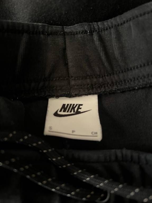 Tute: Tuta Tech Nike – Usato da Viganello venduto da bia_x25w 1