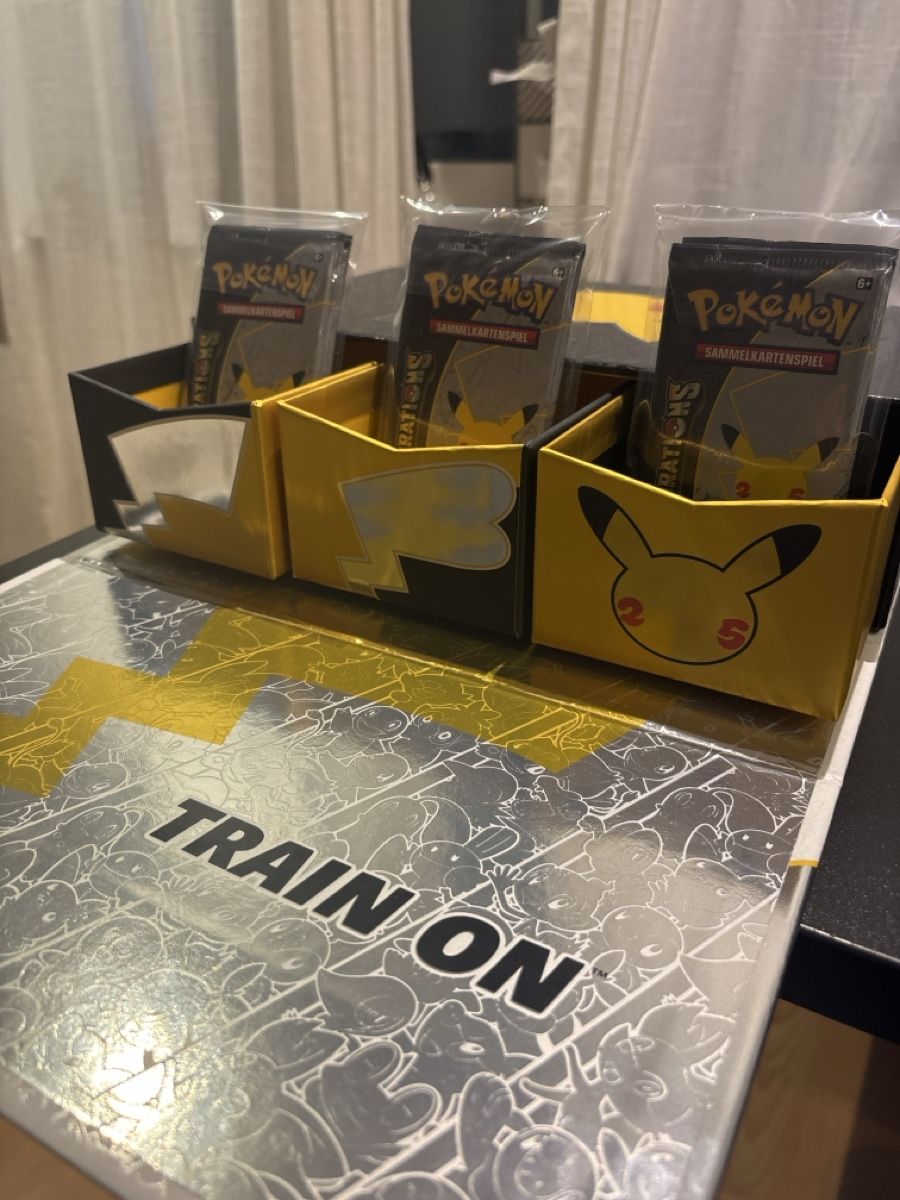 Pokémon Carte collezionabili: Pokemon Celebrations UPC Box mit 15 Booster  – Nuovo (secondo la descrizione) da Anglikon venduto da raf_7sml