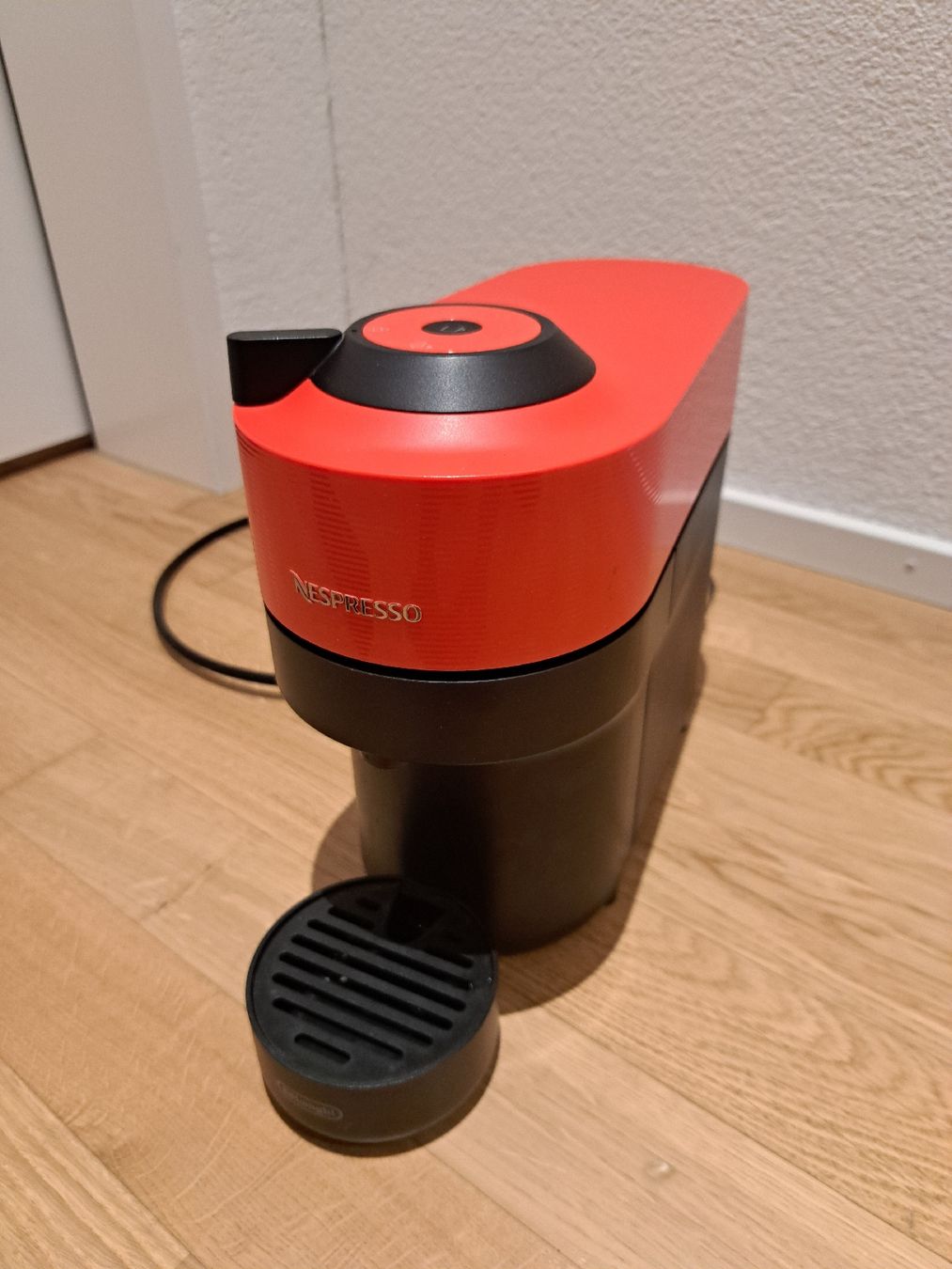 Nespresso Macchine per caffè & Macchine per espresso: Nespresso Vertuo Rot – Usato da Beinwil am See venduto da Robsta83 1
