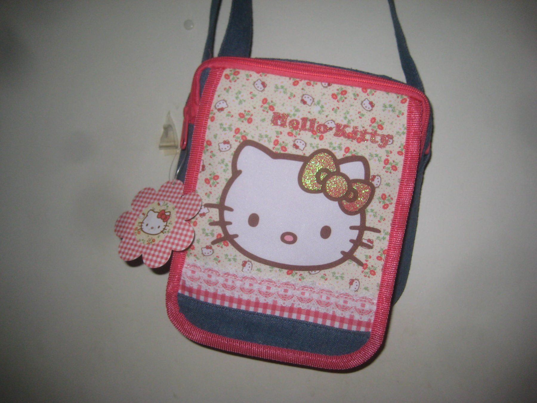 Hello Kitty Kindertaschen: HELLO  KITTY   UMHÄNGER TASCHE – Neu (gemäss Beschreibung) aus Uster von flocke1