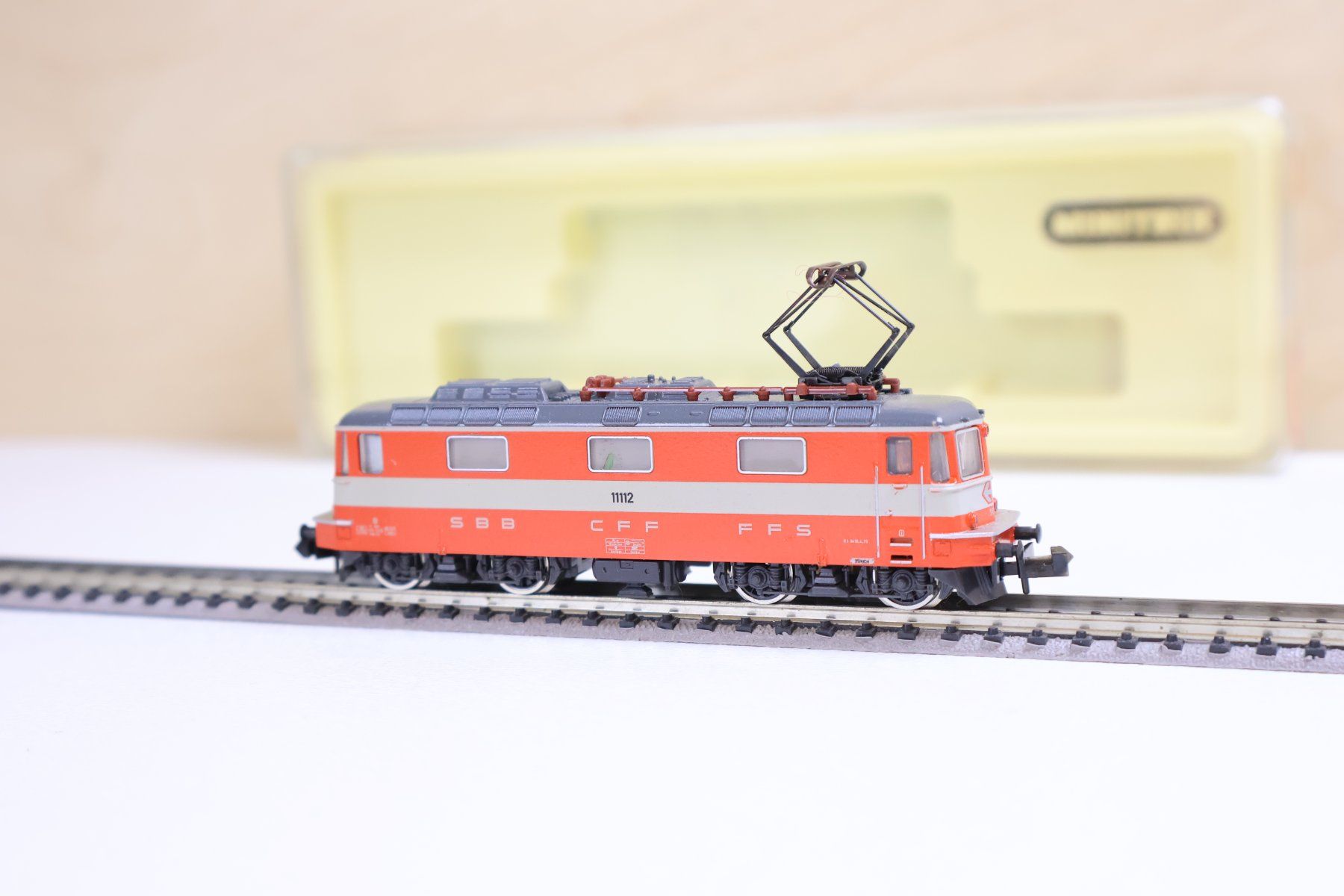 Trix Modellini di ferrovie: Minitrix Swiss Express Re 4/4 E-Lok - 2976 Spur N – Usato da Winterthur venduto da Monstera 3