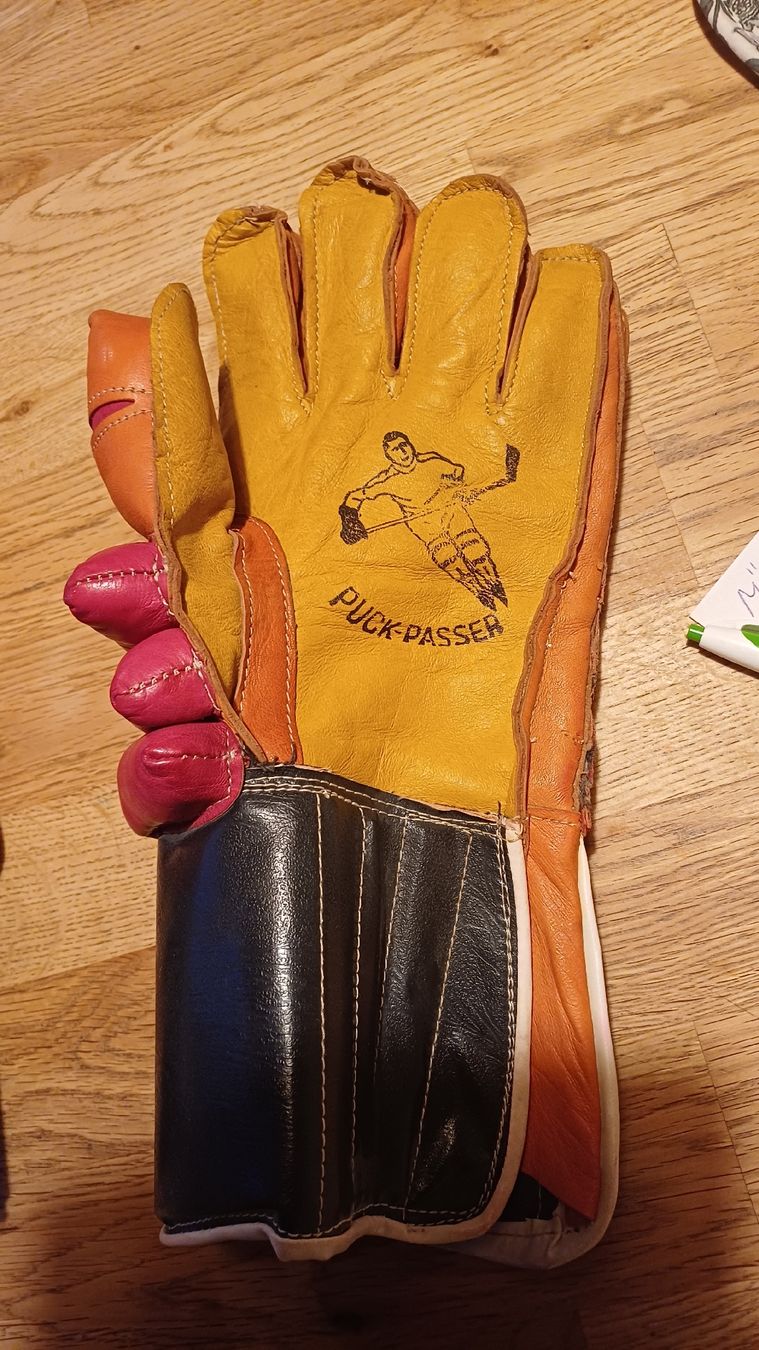 Altri accessori da uomo: Alte Eishockey Handschuhe – Usato da Flawil venduto da Pinkmalibu 2