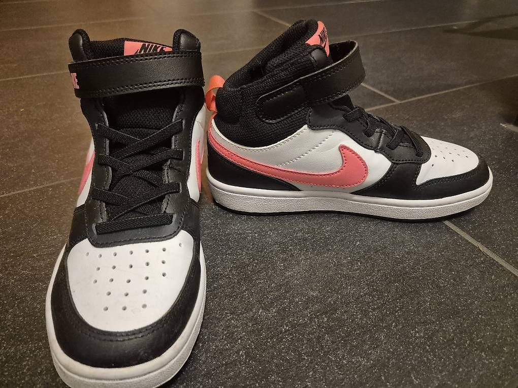 Schuhe für Jungen: NIKE BAMBINA RAGAZZA 33.5 NUOVE – Gebraucht aus Giubiasco von vdv_9z9n 3