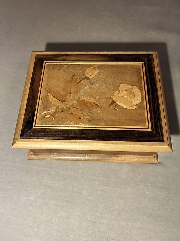 Kit di costruzioni: Holzbox mit Rosenintarsen – Usato da Gams venduto da Mextop