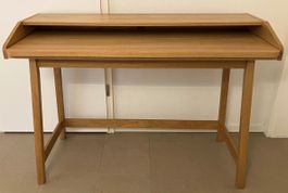 Bureau avec plateau coulissant
