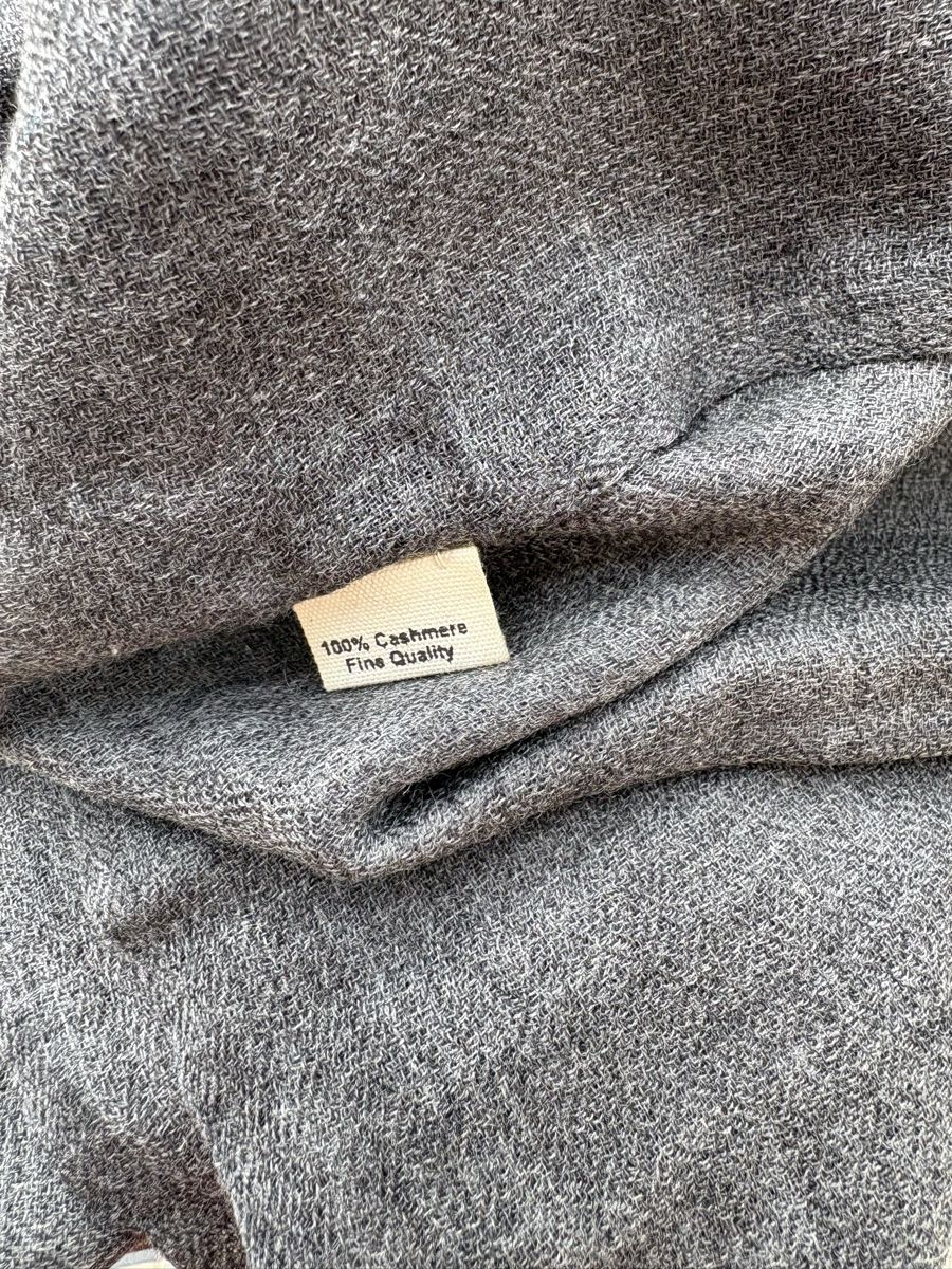 Foulard & Sciarpe: Sciarpa 100% cachemire grigio  – Nuovo (secondo la descrizione) da Arzo venduto da ali_d6c5